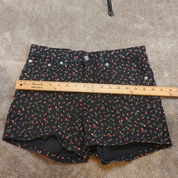 Levi Strauss & Co Size 27 Mid Length Short Shorts Rose Floral Print Black Cotton - Picture 2 of 9